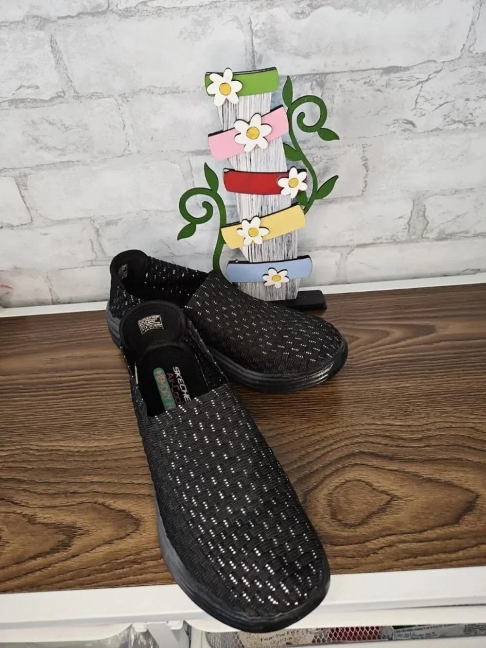Skechers women's Canvas slip on sneakers air cooled memory foam black size 9